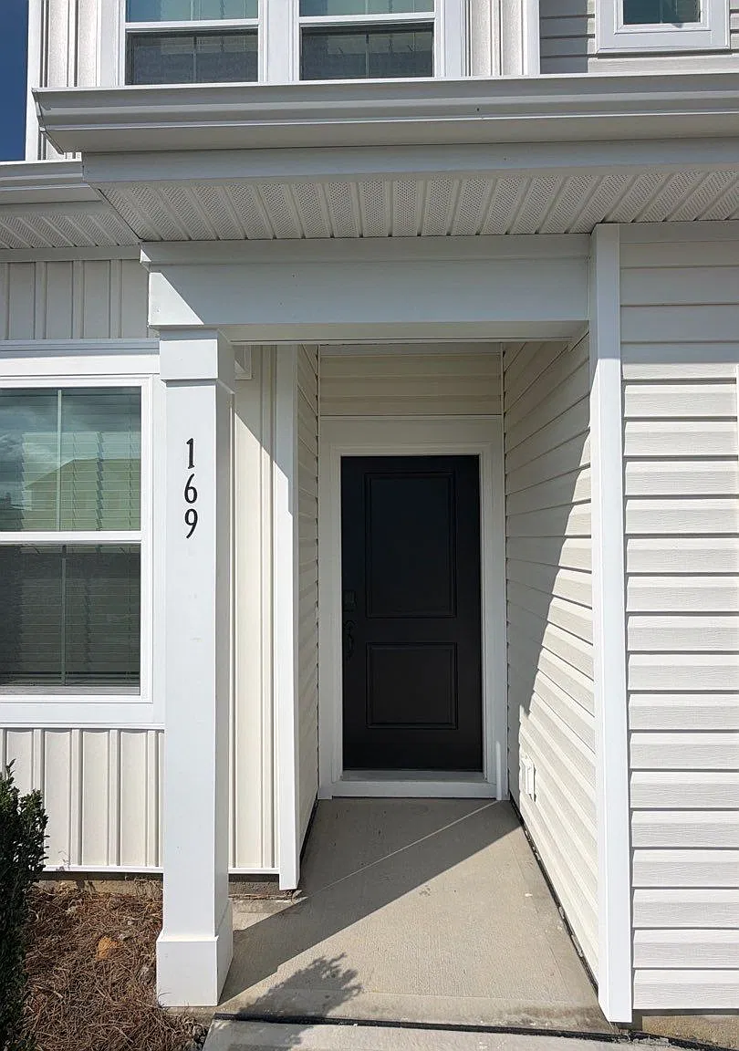 3 bed, 1437 sqft, $2,000 — Photo 3