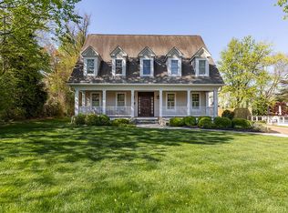 606 Hillcrest Dr SW, Vienna, VA 22180