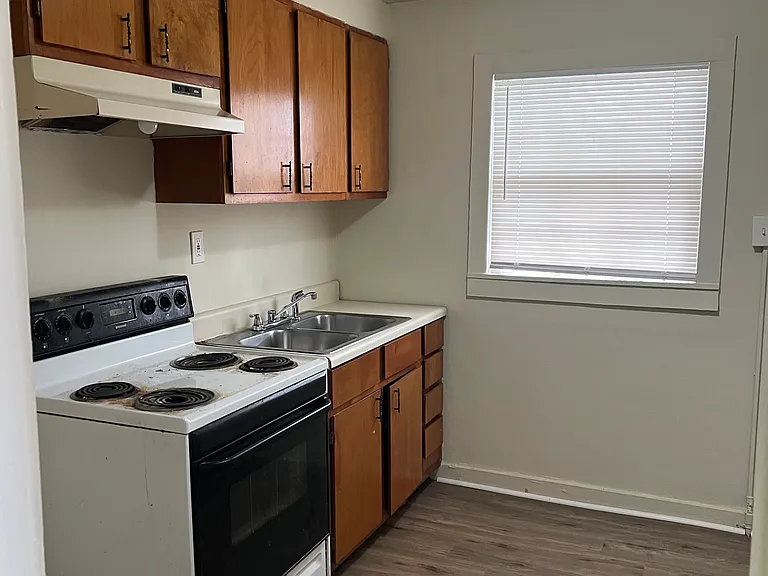 2411 Scovel St #A — Photo 5