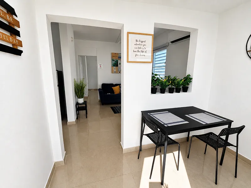 2 bed, 1.0 bath, 900 sqft, $1,200 — Photo 2