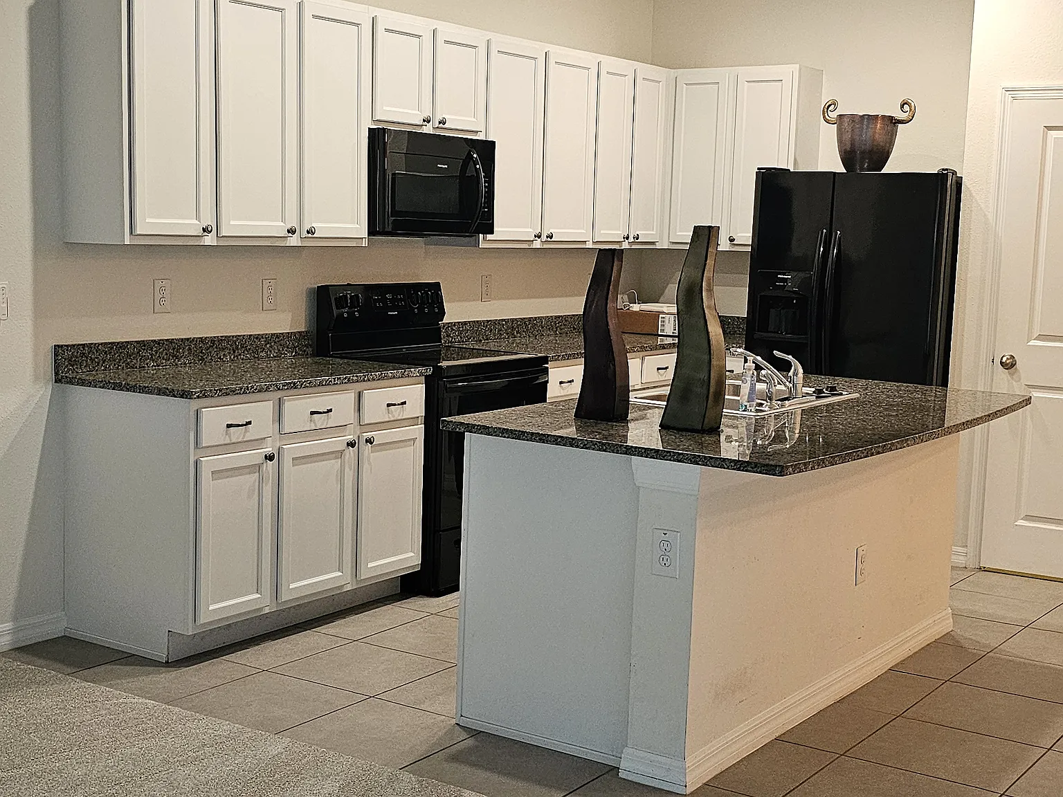 3 bed, 1673 sqft, $2,200 — Photo 3