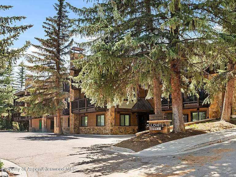 650 S Monarch St #7 — Photo 24