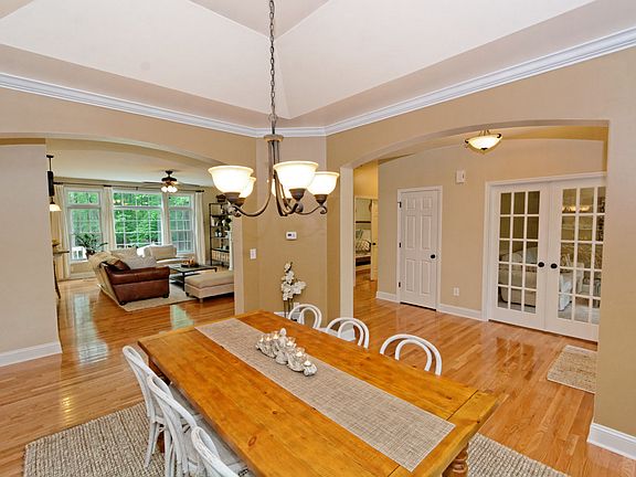 5th image of 9 Carrington Ct