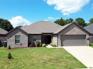 3136 Summer View Ave, Springdale, AR 72764