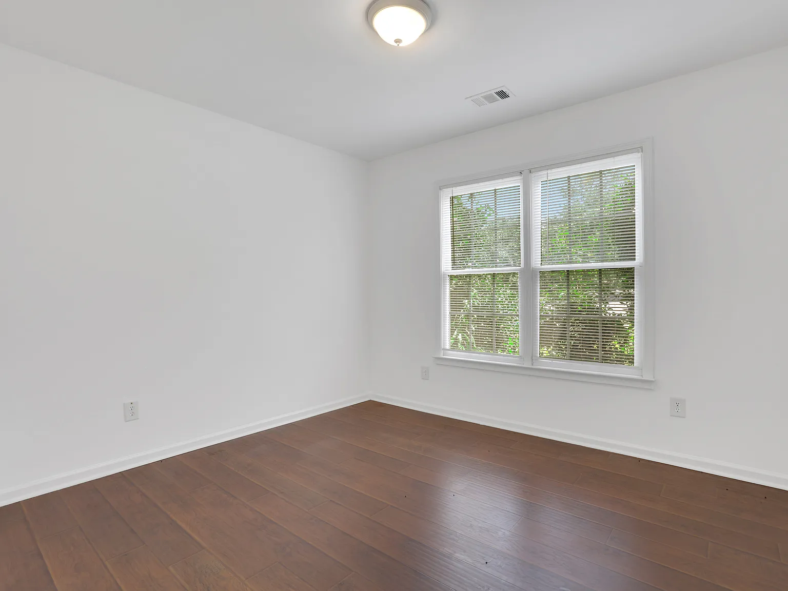 5 bed, 2225 sqft, $2,500 — Photo 4