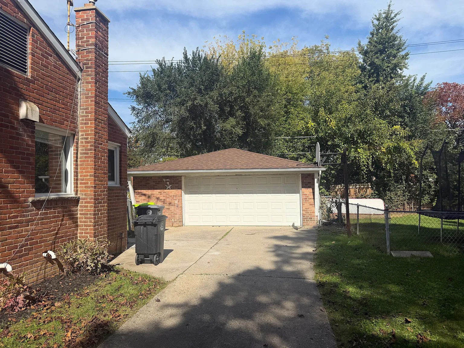 3 bed, 972 sqft, $2,300 — Photo 3
