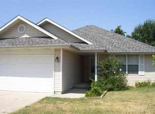 1513 N Engel Ave, Springfield, MO 65803