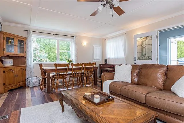 3 bed, 1397 sqft, $2,950 — Photo 2