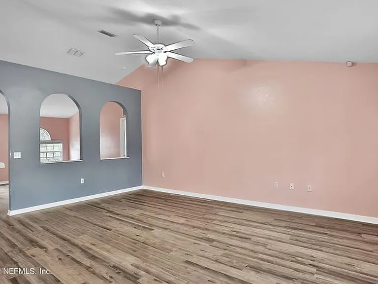 11 Wheatfield Dr — Photo 9