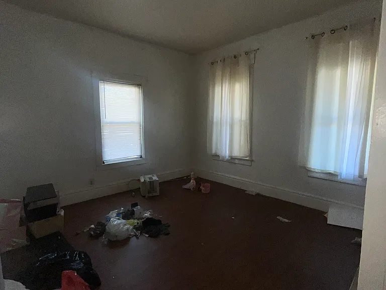 1409 S Western Ave — Photo 13