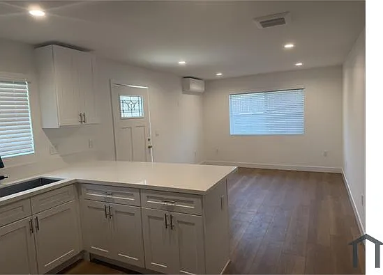3717 W 23rd St #1 — Photo 2