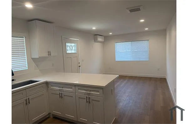 Building Photo - 3717 W 23rd St #1