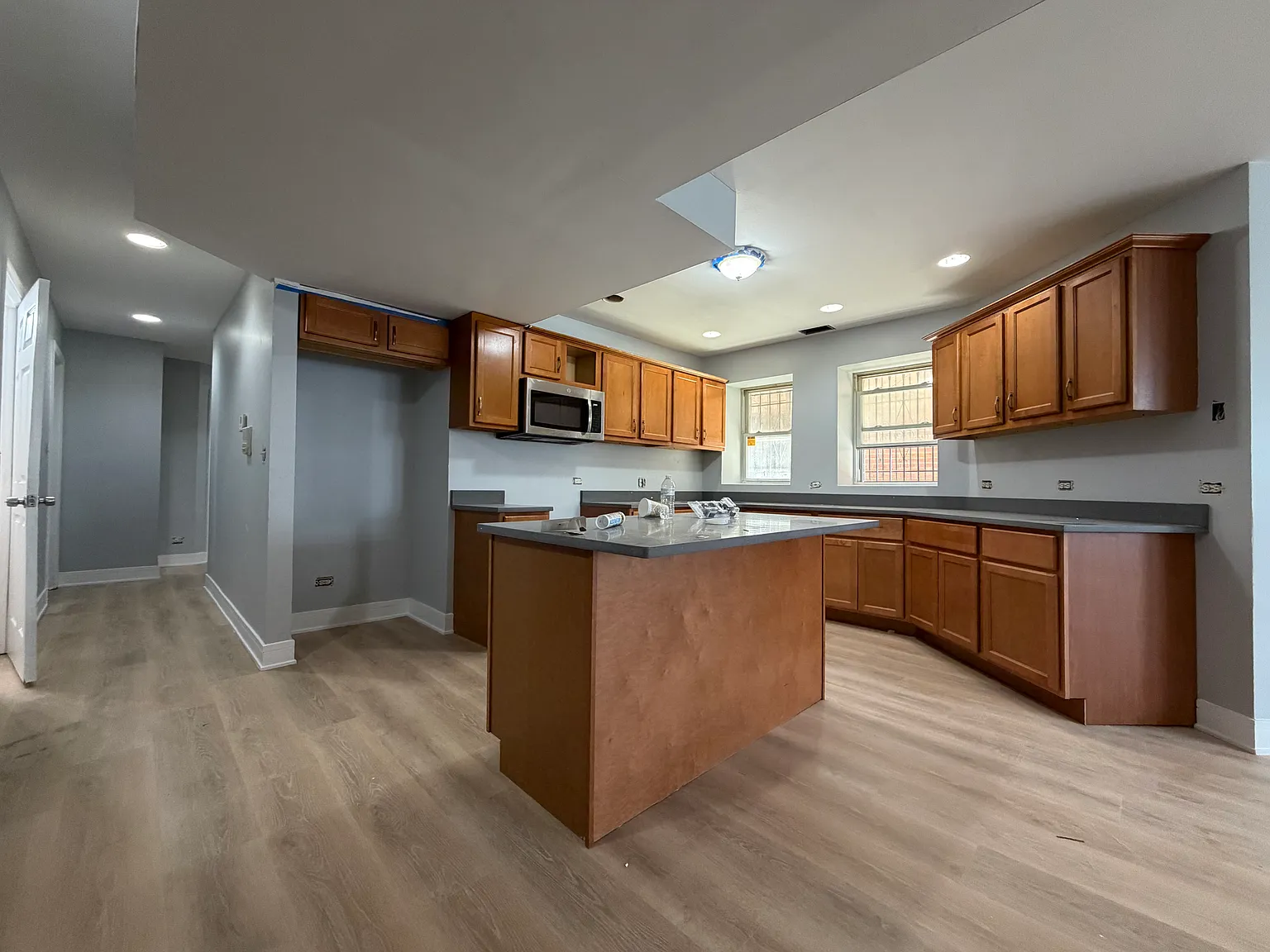 3 bed, 2.5 bath, 1350 sqft, $3,100 — Photo 2