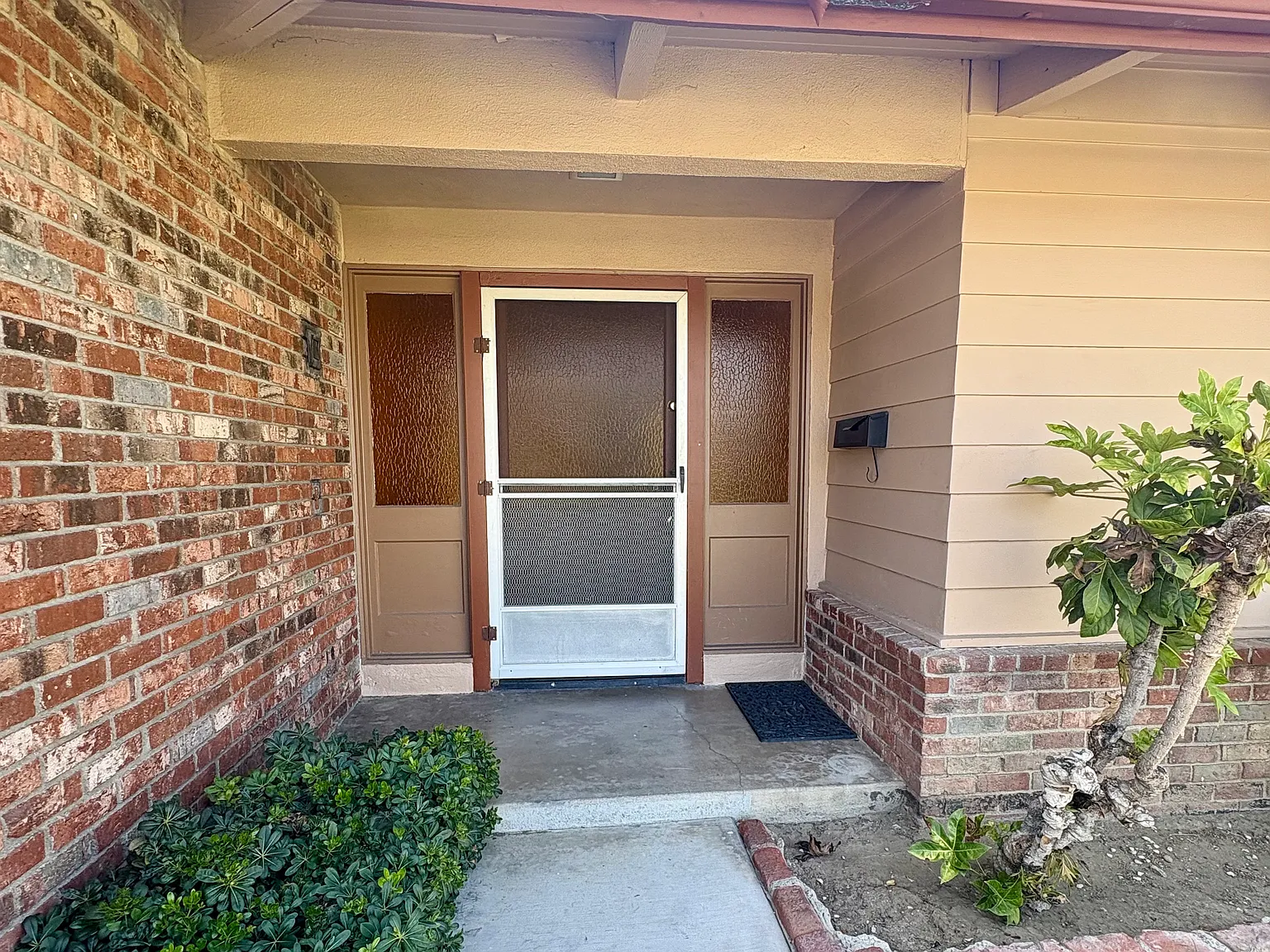 4 bed, 1715 sqft, $4,800 — Photo 2