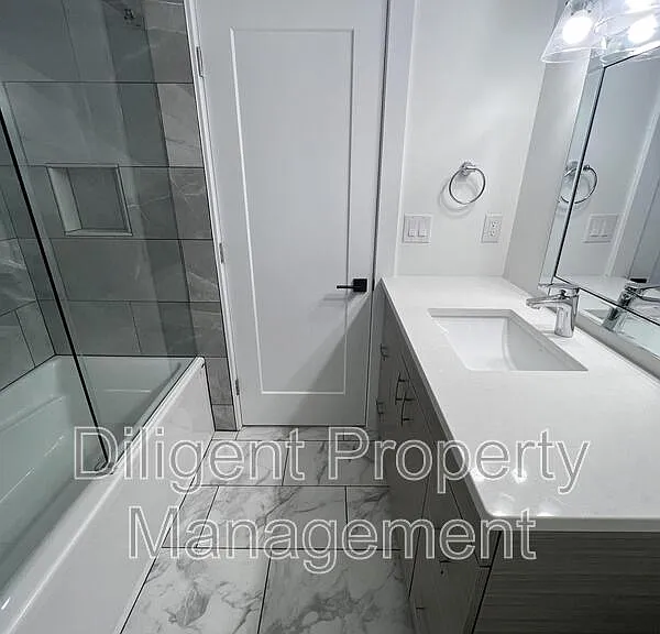 438 Bellevue St #LOWER — Photo 22
