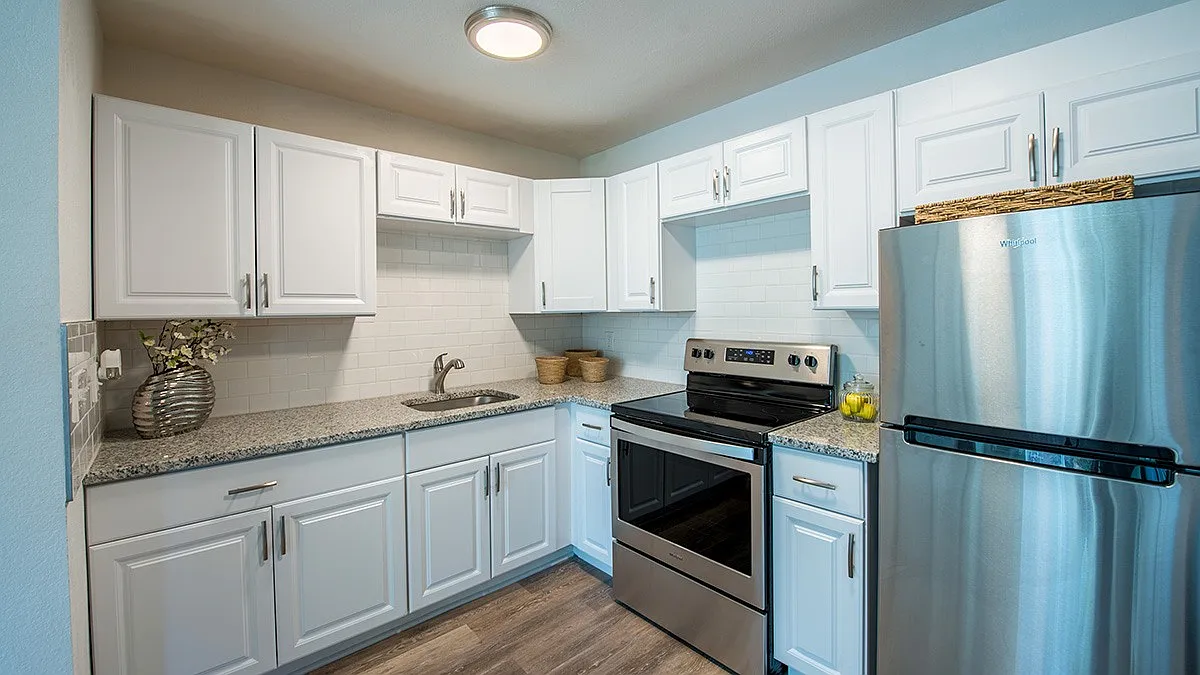 Building Photo - The Silverleaf Apartments