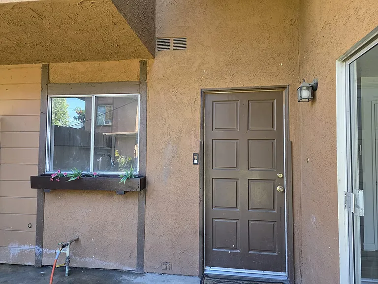 1227 E Pasadena St #1227 — Photo 1