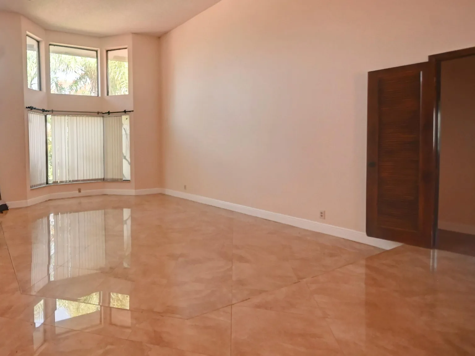3 bed, 2.5 bath, 2657 sqft, $4,695 — Photo 3