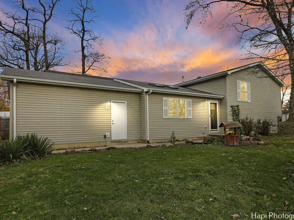 35723 N Helendale Rd, Ingleside, IL 60041