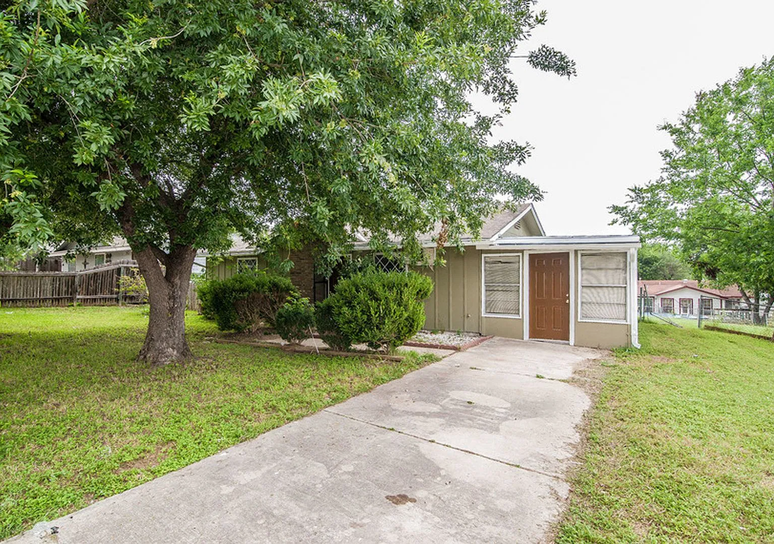 Cozy Remodeled House Near Downtown — Photo 1