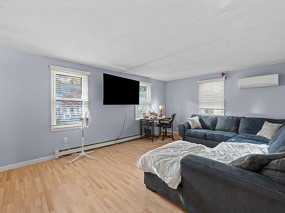4th image of 43 Vincent Cir