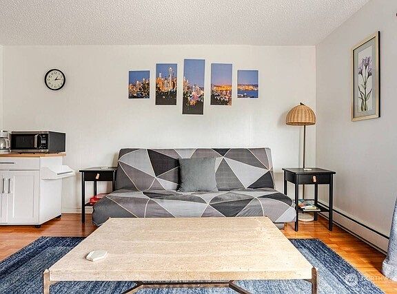 4th image of 1400 Hubbell Place #1404