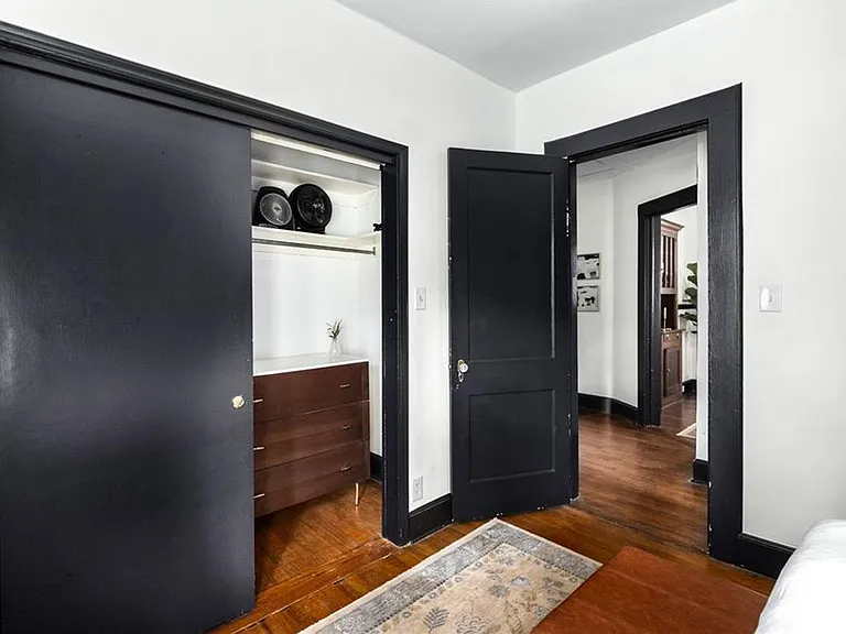 909 Austin Ave NE — Photo 30