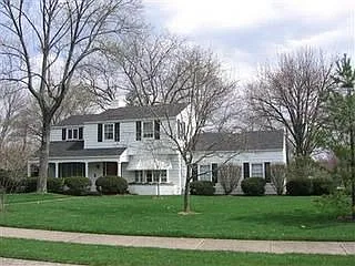 147 Eaton Dr photo 1
