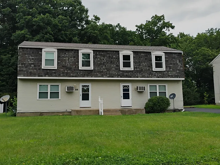 3865 Crestview Ave SE — Photo 1
