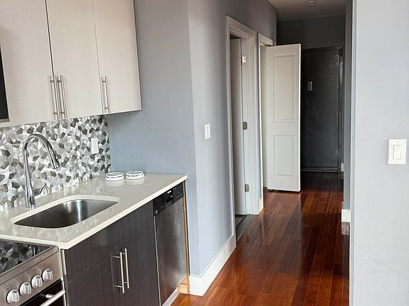 4th image of 21-34 Broadway #5B