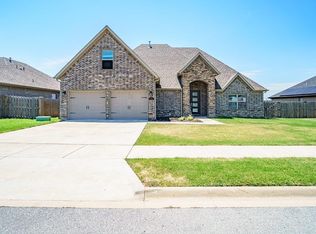 1671 Sunrise Cir, Centerton, AR 72719