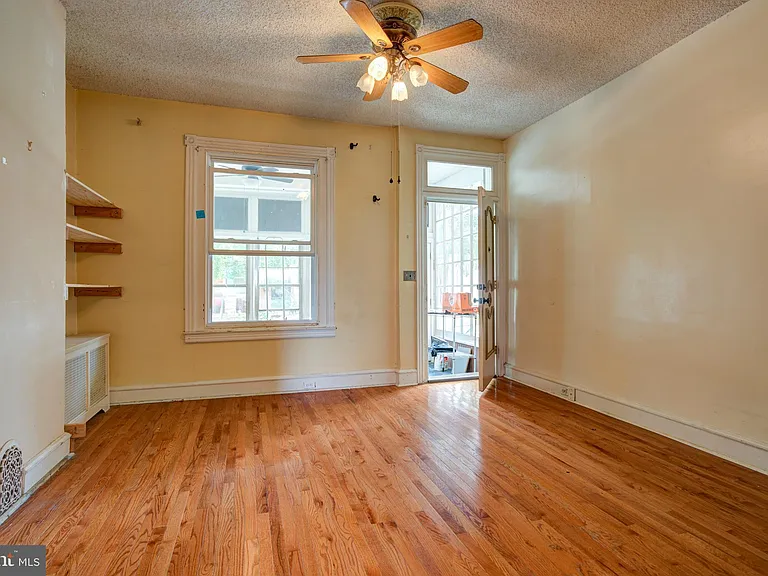 231 E Sydney St — Photo 7