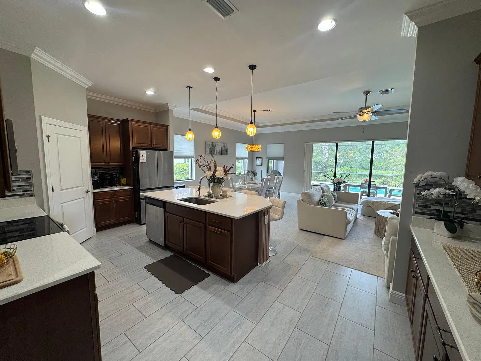 3 bed, 2201 sqft, $4,300 — Photo 4