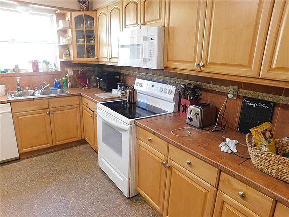 4th image of 4982 SW 29th Terrace