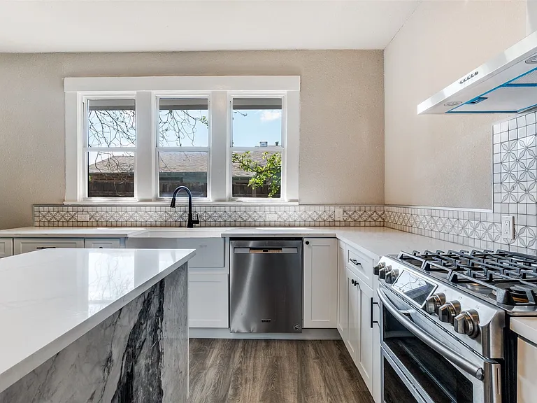 1247 Georgia Ave — Photo 16
