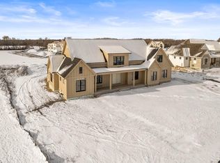 4001 Hawthorn Farm Ct, Nashotah, WI 53058