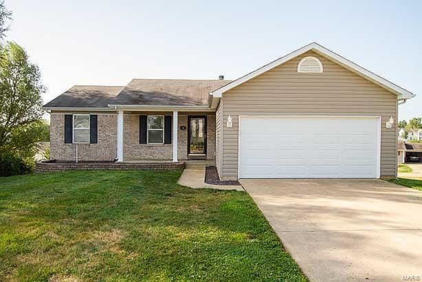1st image of 30 Glen Meadows Dr
