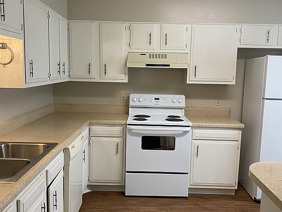 4th image of 936 Park Meadow Dr