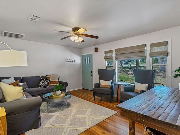 4th image of 585 Lakeview Cir