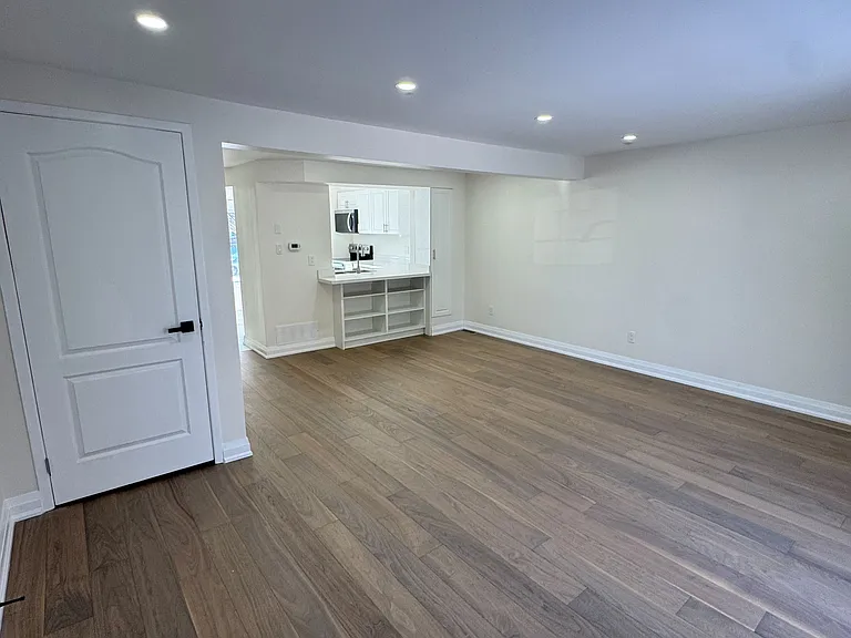 109 Connelly Dr — Photo 11