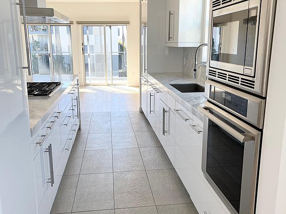 5th image of 947 4th St #Penthouse