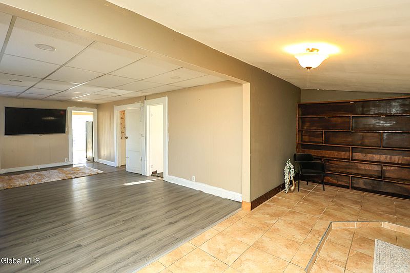 3rd image of 24 Dunning Avenue