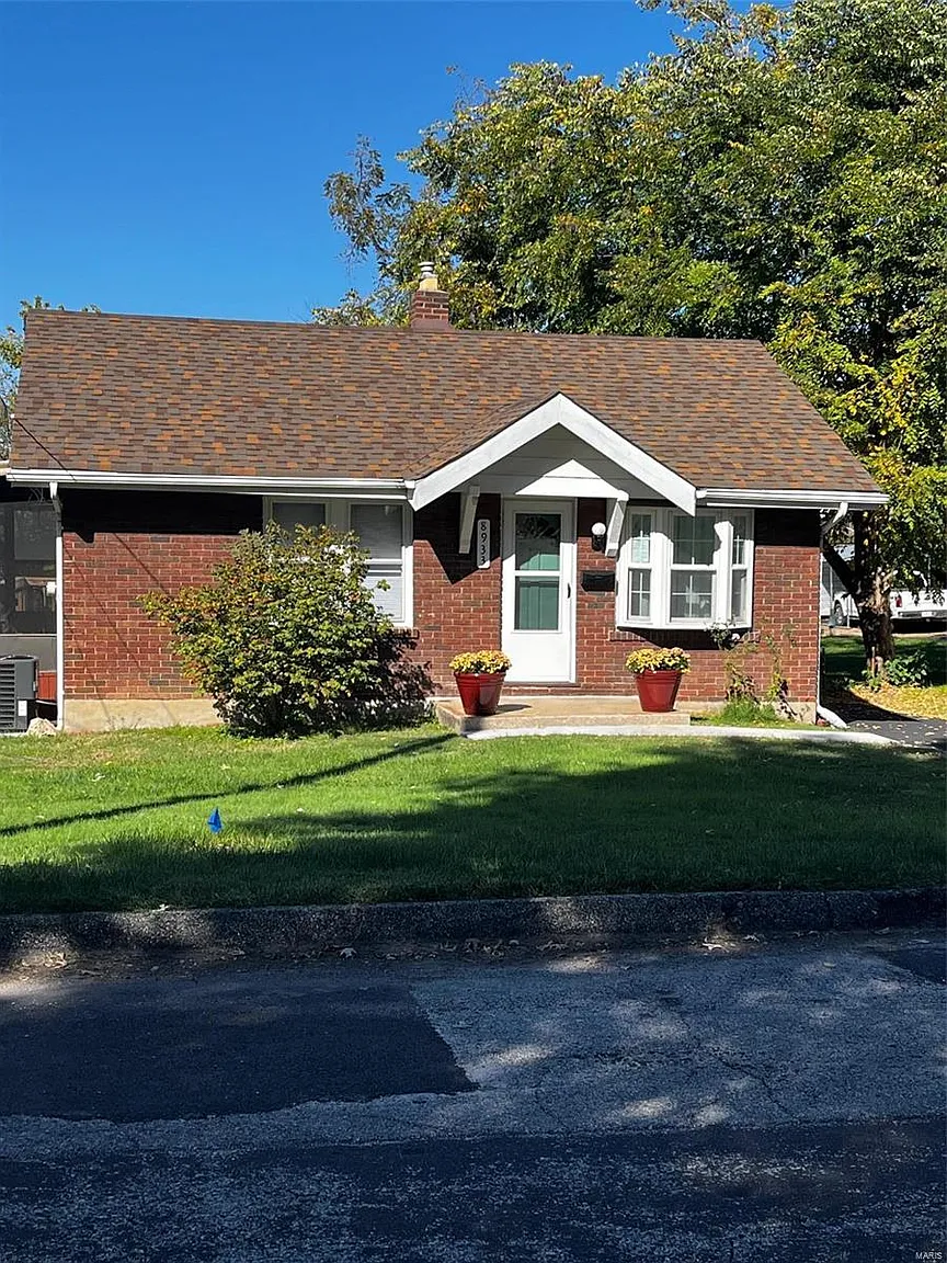8933 Tudor Ave photo 1
