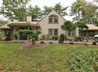 40 Sycamore Ln, Roslyn Heights, NY 11577