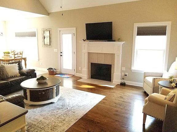 4th image of 335 Hillside Cove Ln