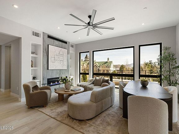 4th image of 84 Caballada St
