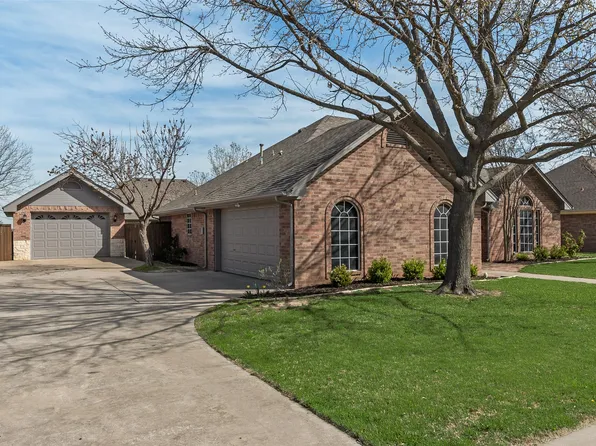 604 Cedar Dr, Pilot Point, TX 76258