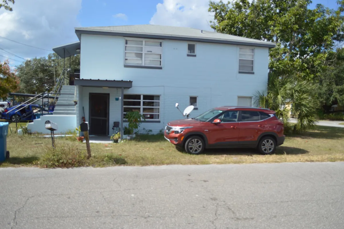 Building Photo - 208 NE 10th Ave #A