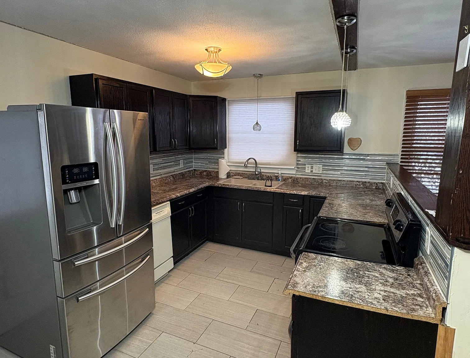 3 bed, 1400 sqft, $2,300 — Photo 3