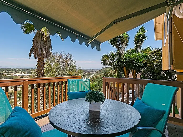 5881 Desert View Dr — Photo 15